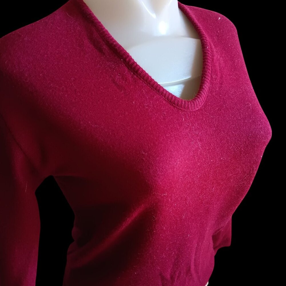 Women's Small Vintage Sweater V-Neck Red Long Sleeve Knit Buttery 1970's